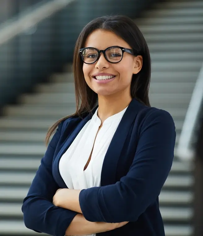 Business woman wearing glasses with her arms crossed, looking at the camera